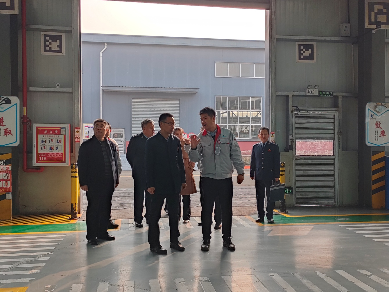 臨汾市稅務(wù)局黨委書記、局長張鎖林一行蒞臨我司調(diào)研服務(wù)