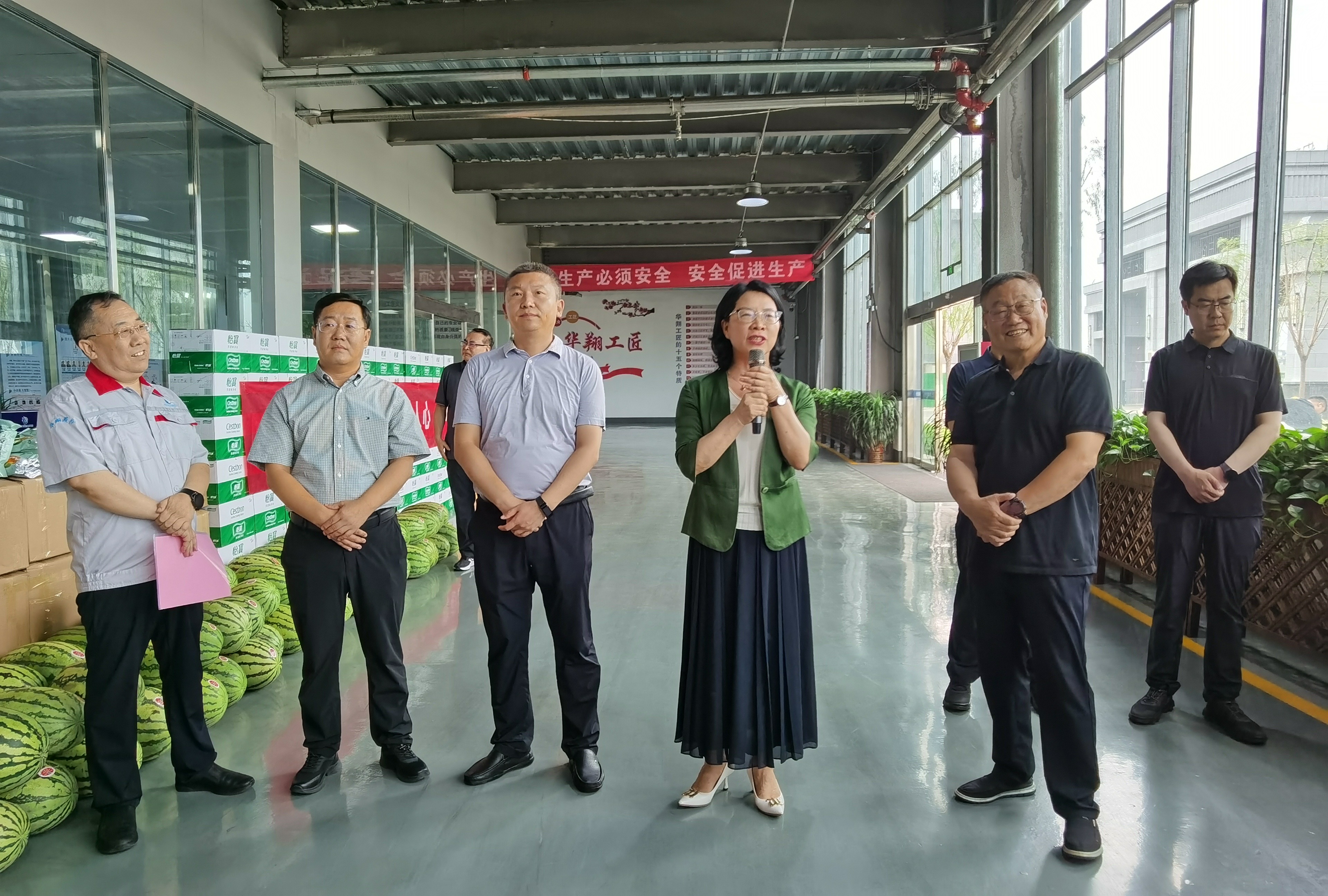 清涼慰問(wèn)暖人心、凝心聚力鼓干勁